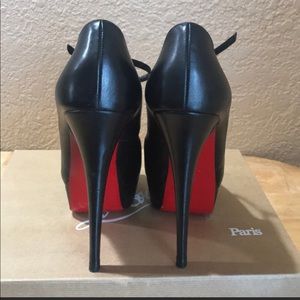 Christian Louboutin leather pump